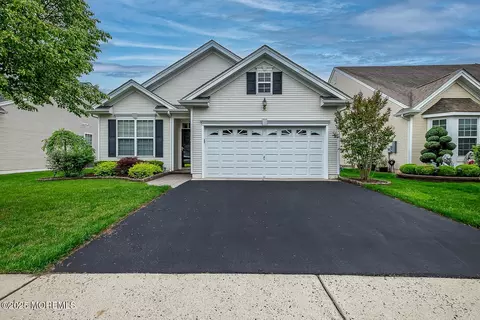 16 Kingston Dr, Jackson, NJ 08527