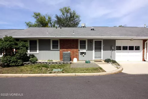 392 Picardy Ct #B, Lakewood, NJ 08701