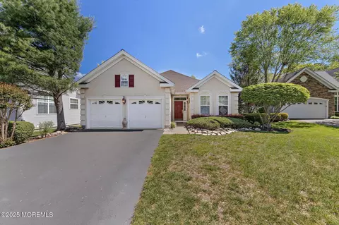 7 Spring Lake Ct, Barnegat, NJ 08005