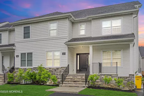 27 Holden Sq, Lakewood, NJ 08701