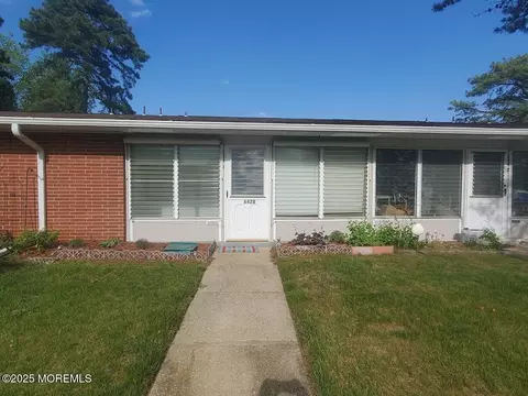 642 Plymouth Dr #B, Lakewood, NJ 08701