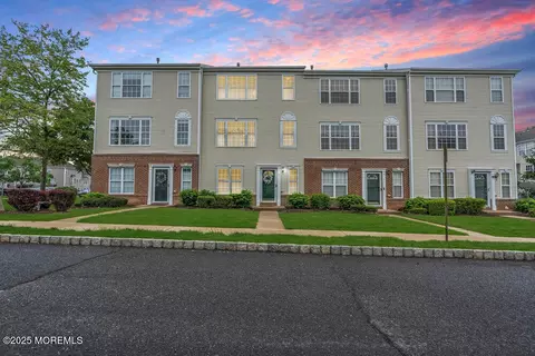 3 Kuczynski Dr #944, Parlin, NJ 08859