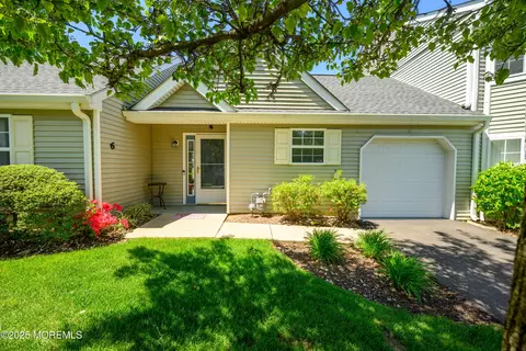 6 Pagoda Ln, Freehold, NJ 07728