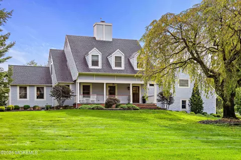 10 Boxwood Dr, Colts Neck, NJ 07722