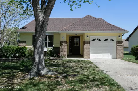 113 Ash Rd #8, Manahawkin, NJ 08050