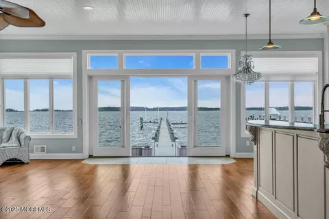 77 Bay Breeze Dr, Toms River, NJ 08753