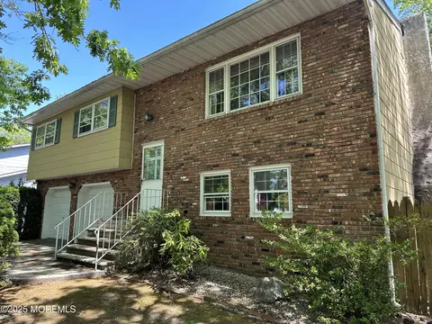 697 Vaughn Ave, Toms River, NJ 08753