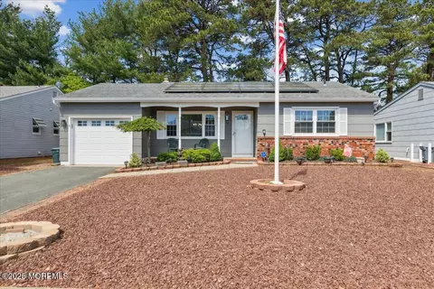 15 Fairfield Rd, Toms River, NJ 08757