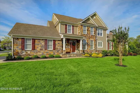 14 Stratford Ln, Holmdel, NJ 07733