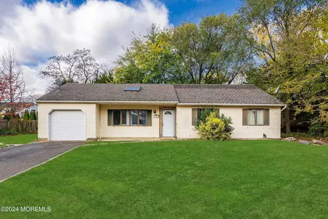 1186 Manor Dr, Lakewood, NJ 08701