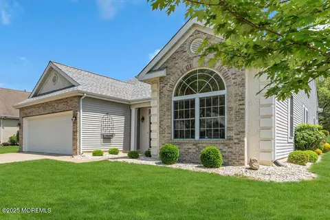 63 Merion Ln, Jackson, NJ 08527