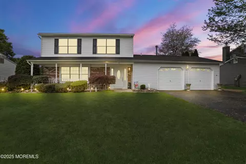 31 Starlight Rd, Howell, NJ 07731