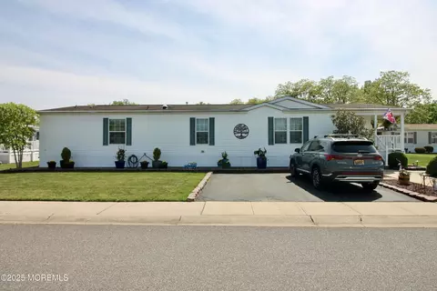 397 Finch Way, Freehold, NJ 07728