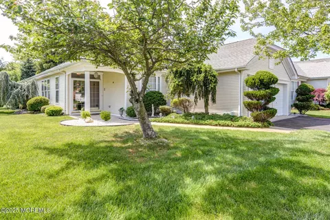 18 Quicksilver Ct, Lakewood, NJ 08701