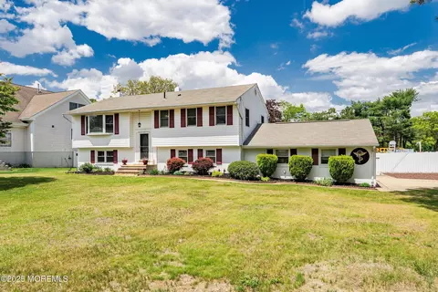 570 Forest Hills Pkwy, Bayville, NJ 08721