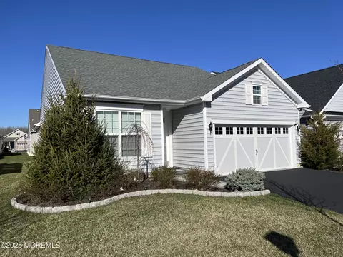 10 Moonlight Way, Howell, NJ 07731