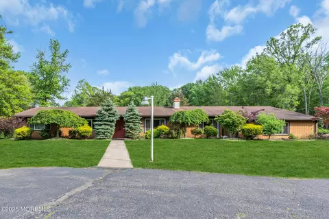 91 Mccaffery Rd, Manalapan, NJ 07726