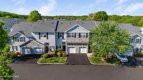 10 Chimney Ct, Laurence Harbor, NJ 08879
