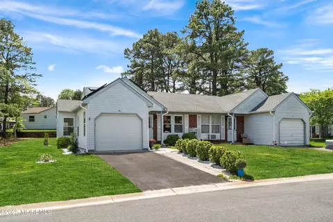 5 Greenwood Ln # A, Whiting, NJ 08759