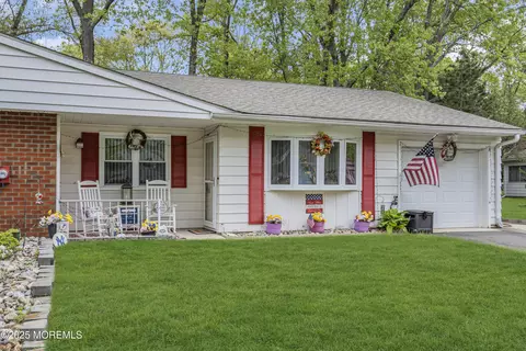 2 Oregon Dr #A, Whiting, NJ 08759