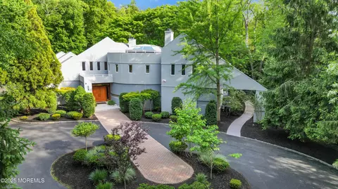 207 Old Mill Rd, Freehold, NJ 07728