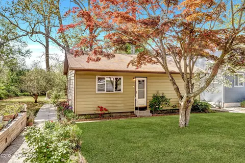 120 Elizabeth Ave, Toms River, NJ 08753