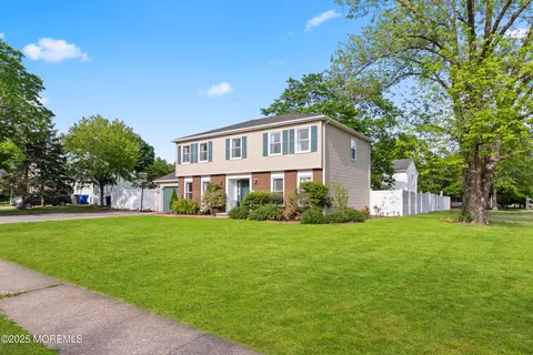 703 Vivian Dr, Toms River, NJ 08753