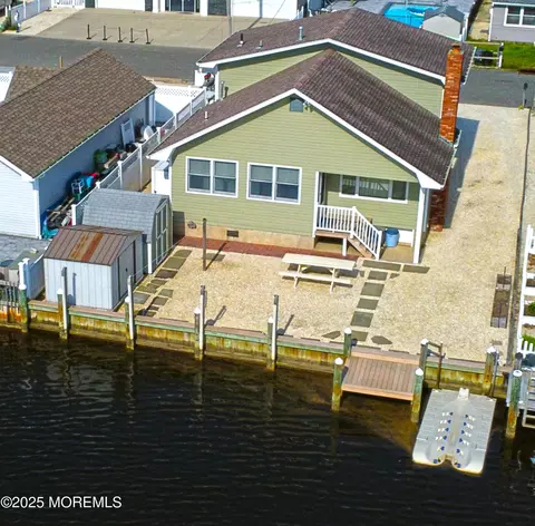 965 Seagull Dr, Lanoka Harbor, NJ 08734