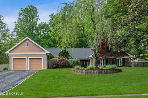 20 Foxwood, Middletown, NJ 07748