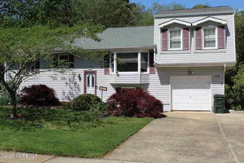 105 Darien Rd, Howell, NJ 07731