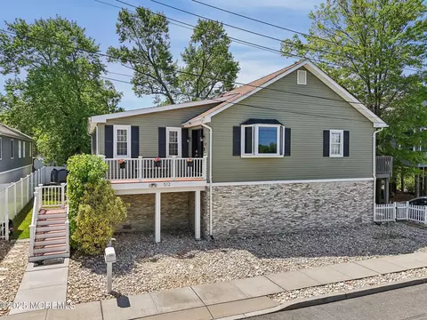 512 Central Ave, Union Beach, NJ 07735