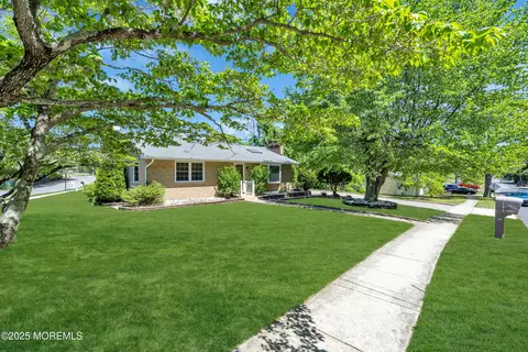 90 Burr St, Barnegat, NJ 08005