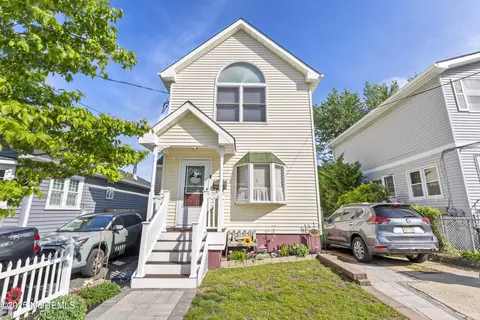 23 Pacific Blvd, Keyport, NJ 07735