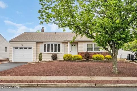 4 Norway Rd, Toms River, NJ 08757