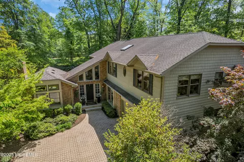 7 Seagull Ln, Lincroft, NJ 07738