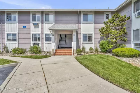 50 Valentine St #14B, Monmouth Beach, NJ 07750