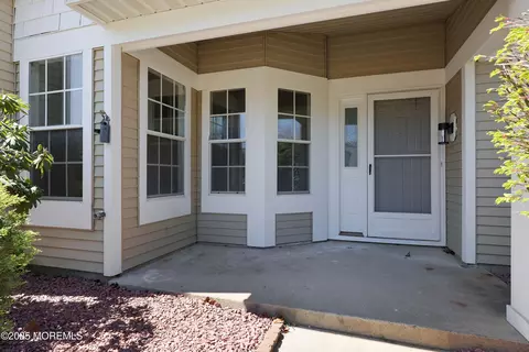 980 Thornbury Ln # B, Manchester, NJ 08759