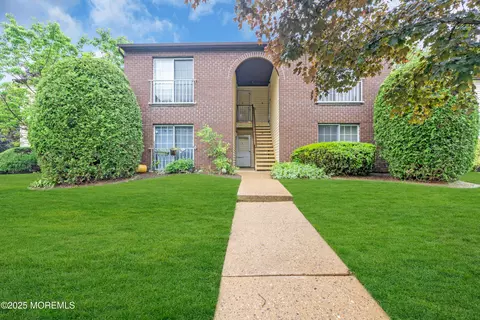 716 Zlotkin Cir #1, Freehold, NJ 07728