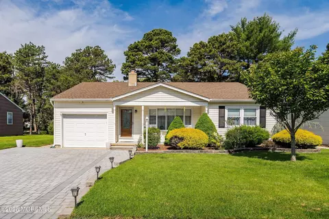 53 Whitaker Dr, Toms River, NJ 08757