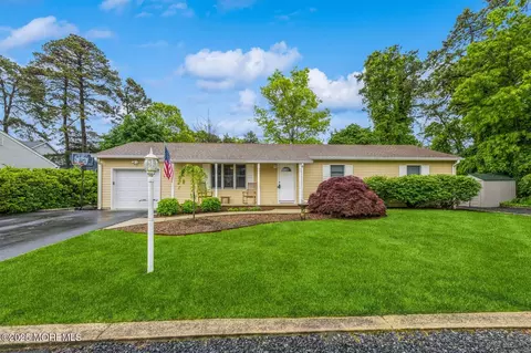 1624 10th Ave, Toms River, NJ 08757