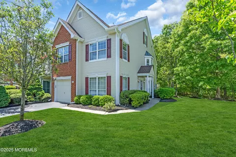 11 Charles Ct, Ocean, NJ 07712