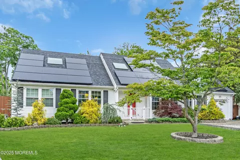 201 Yvonne Dr, Toms River, NJ 08753