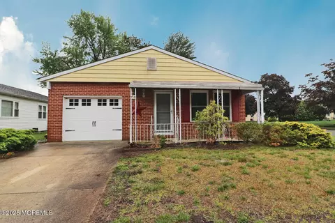 78 Troumaka St, Toms River, NJ 08757
