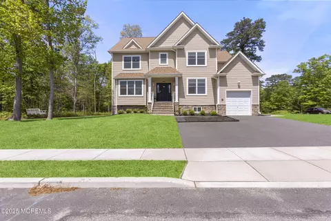 340 Mercer Ave, Lakewood, NJ 08701