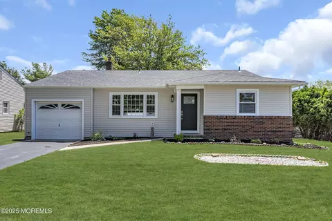 28 Oakfield Rd, Toms River, NJ 08757