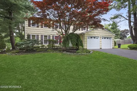 5 Pembroke Ct, Marlboro, NJ 07746