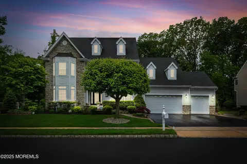 68 Hedgerow Ln, Manalapan, NJ 07726
