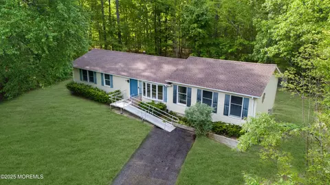 10 Corinne Ct, Jackson, NJ 08527