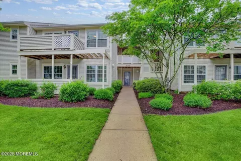 82 Briarwood Ct, Howell, NJ 07731