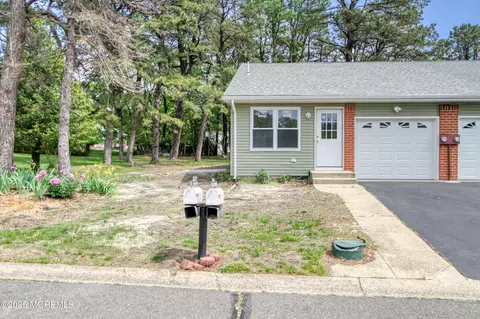 16 Moccasin Dr #A, Whiting, NJ 08759